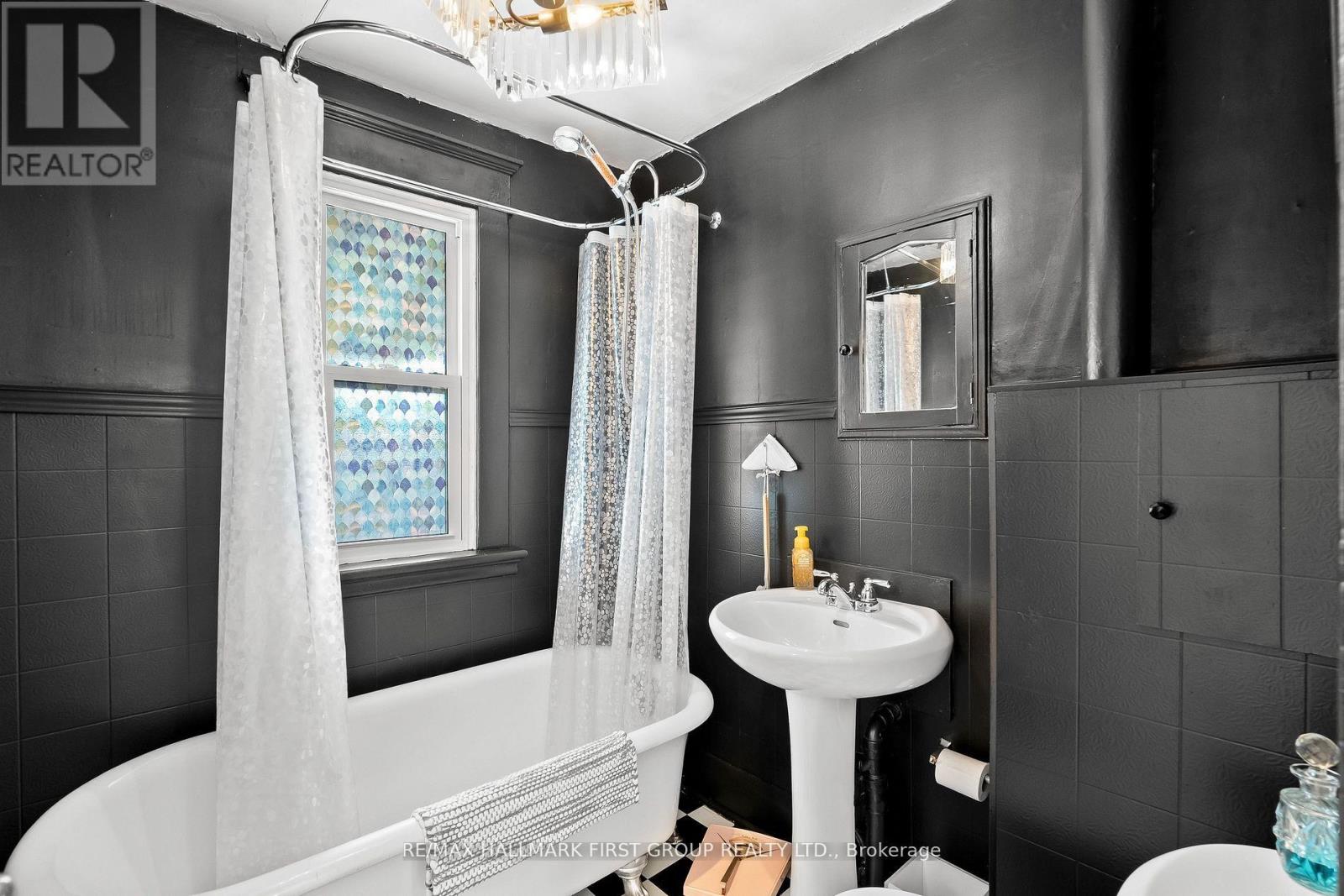 168 Adeline Street, Peterborough, Ontario  K9J 5E3 - Photo 30 - X12519618