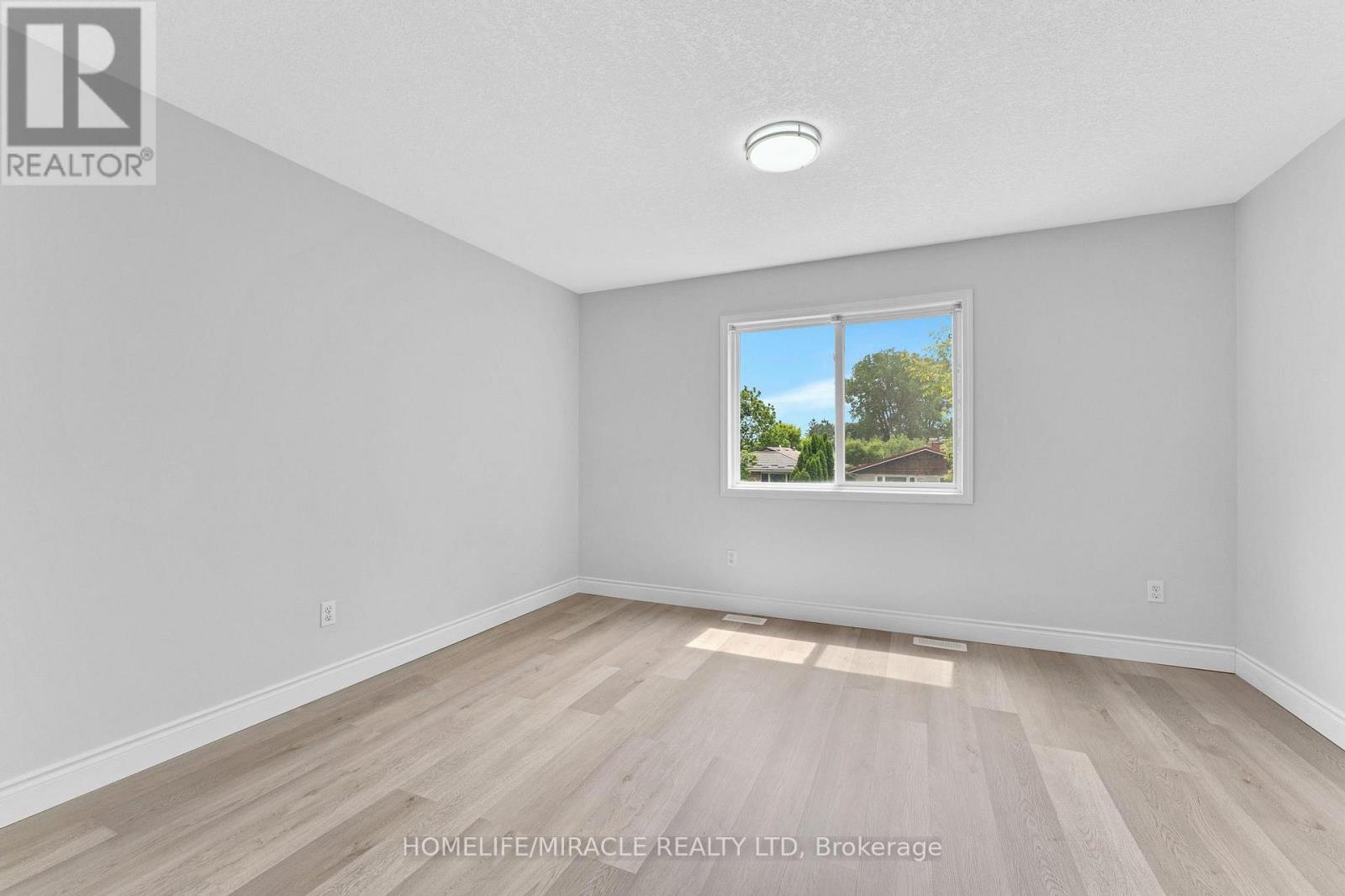 120 Jansen Avenue, Kitchener, Ontario  N2A 2L7 - Photo 20 - X12519636