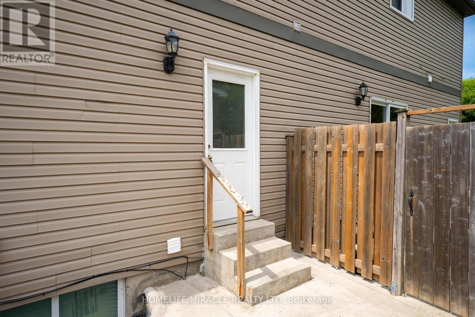 120 Jansen Avenue, Kitchener, Ontario  N2A 2L7 - Photo 6 - X12519636