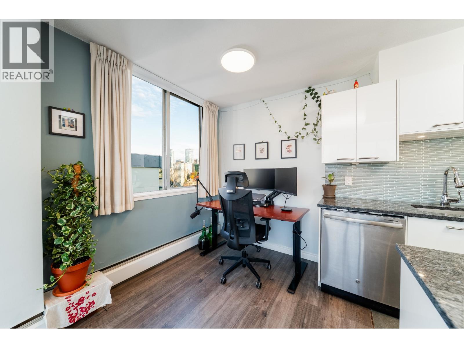 2004 1251 Cardero Street, Vancouver, British Columbia  V6G 2H9 - Photo 10 - R3065564