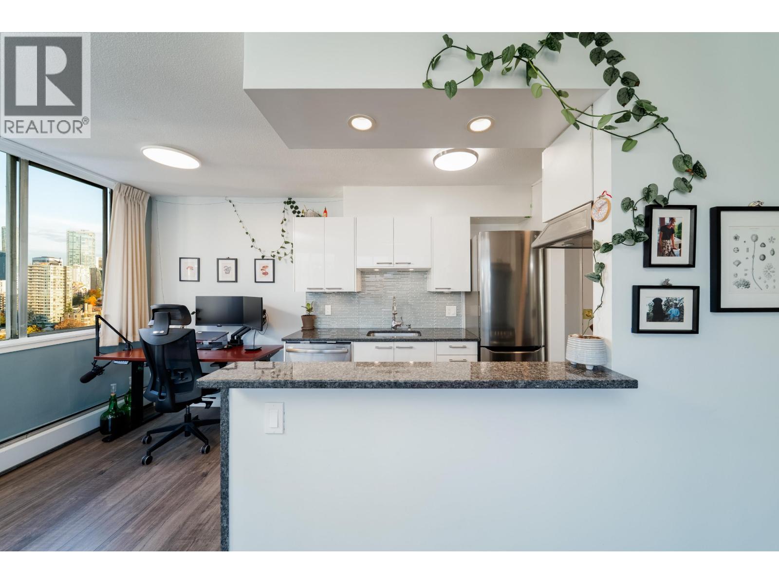 2004 1251 Cardero Street, Vancouver, British Columbia  V6G 2H9 - Photo 11 - R3065564