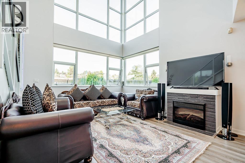 304 2225 HOLDOM AVENUE, Burnaby, British Columbia