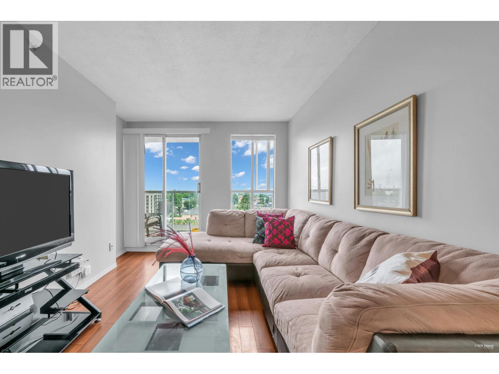 1007 3489 Ascot Place, Vancouver, British Columbia  V5R 6B6 - Photo 1 - R3063844