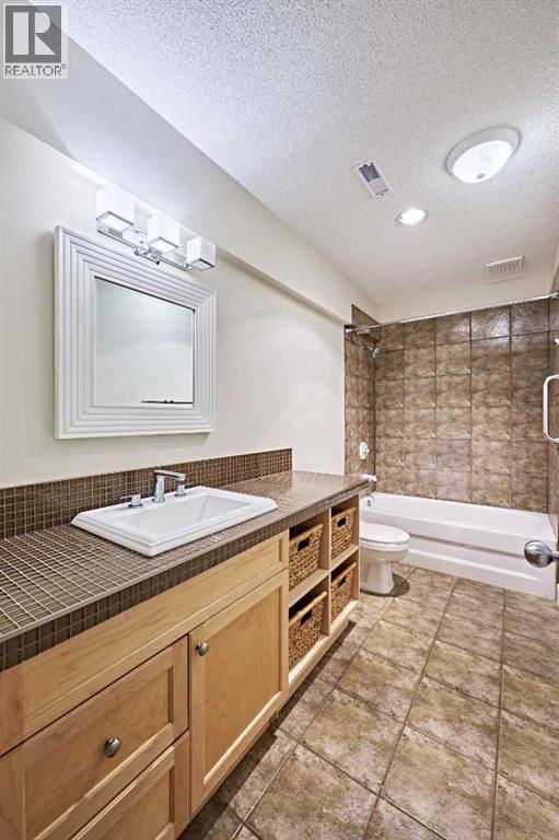 250 Strathridge Place Sw, Calgary, Alberta  T3H 4J3 - Photo 35 - A2266137