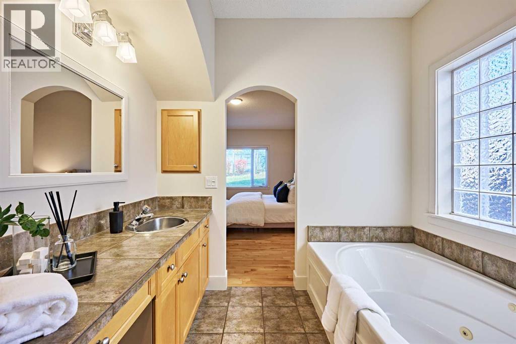 250 Strathridge Place Sw, Calgary, Alberta  T3H 4J3 - Photo 25 - A2266137