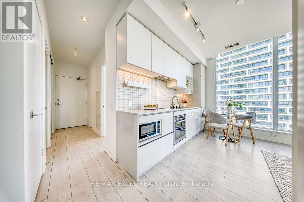 2803 - 898 Portage Parkway, Vaughan, Ontario L4K 0J6 - Photo 9 - N12519570