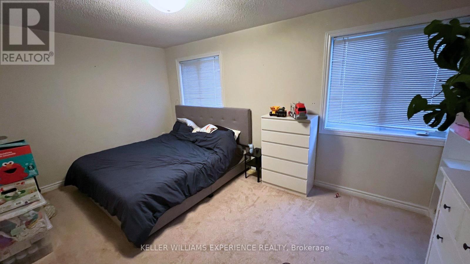 94 Stanley Street, Barrie, Ontario  L4M 6V5 - Photo 9 - S12519516