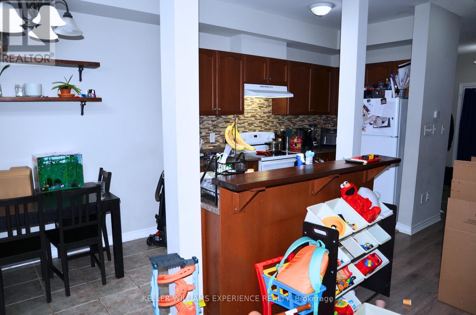 94 Stanley Street, Barrie, Ontario  L4M 6V5 - Photo 4 - S12519516