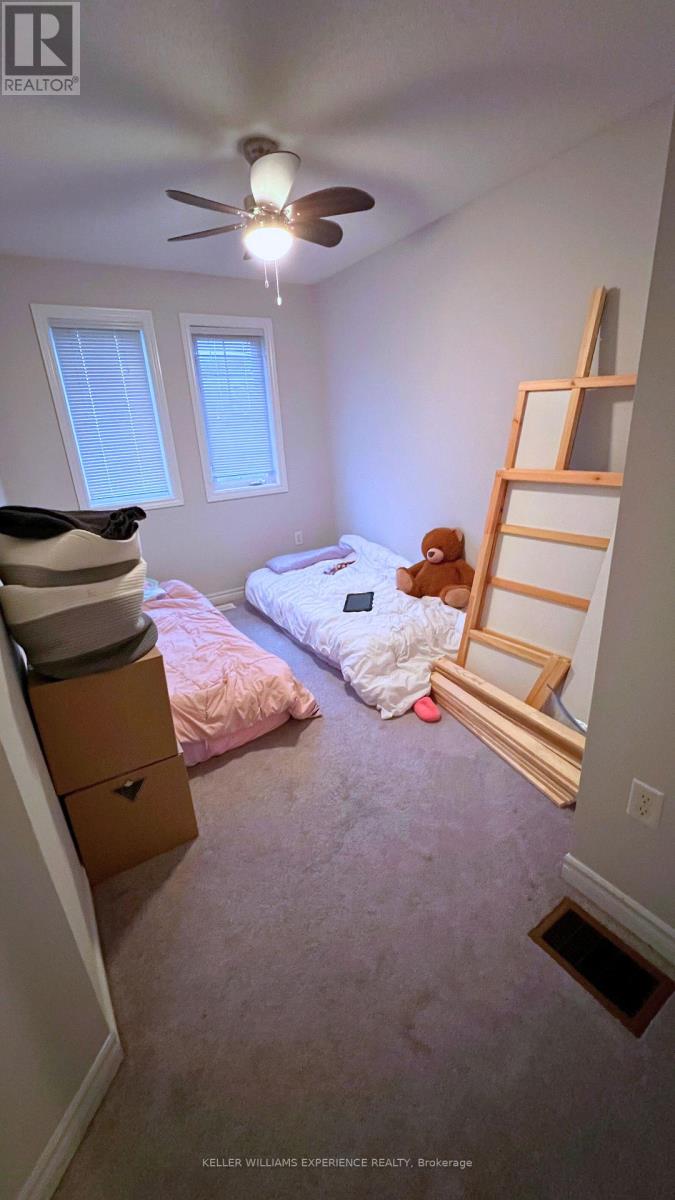 94 Stanley Street, Barrie, Ontario  L4M 6V5 - Photo 7 - S12519516