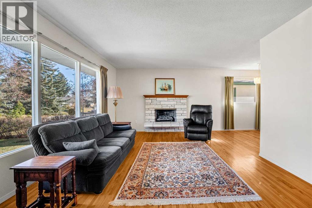 827 Lake Emerald Place Se, Calgary, Alberta  T2J 2J9 - Photo 5 - A2267532