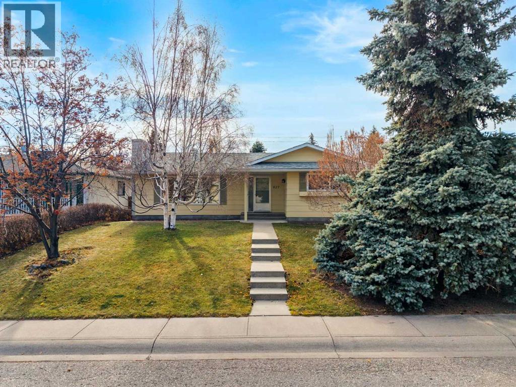 827 Lake Emerald Place Se, Calgary, Alberta  T2J 2J9 - Photo 1 - A2267532