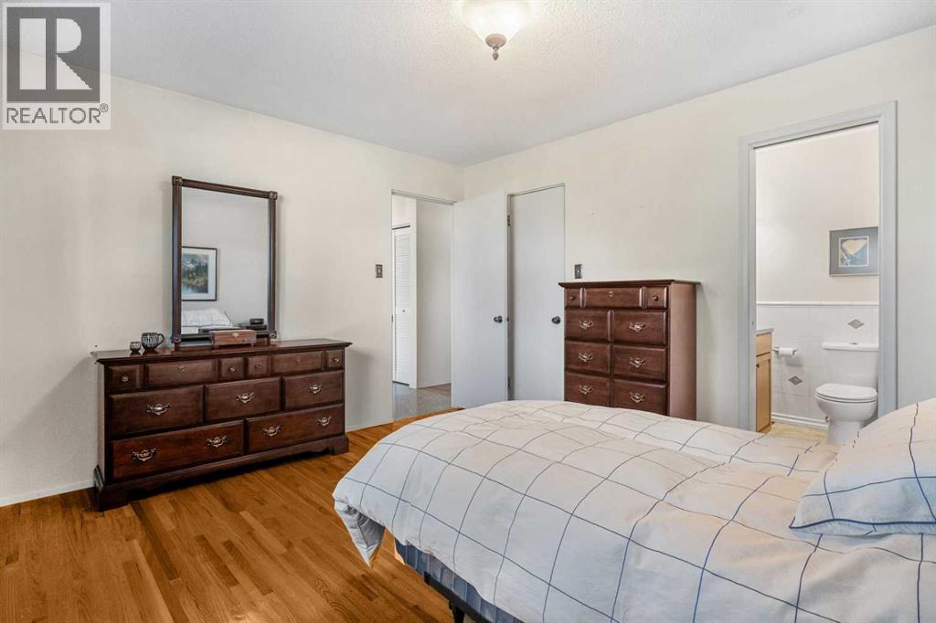 827 Lake Emerald Place Se, Calgary, Alberta  T2J 2J9 - Photo 15 - A2267532