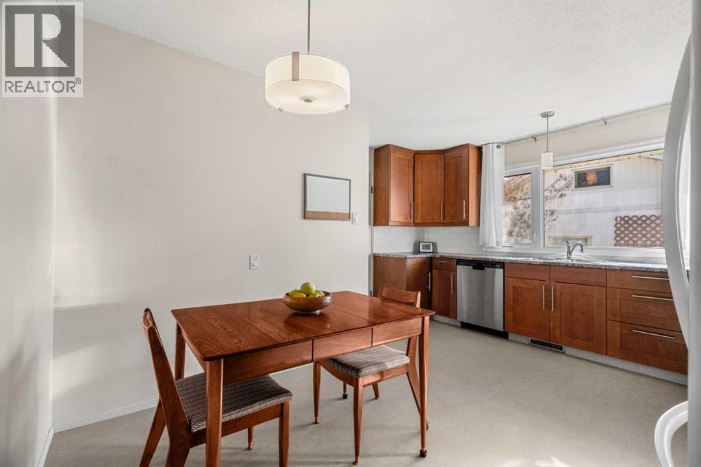 827 Lake Emerald Place Se, Calgary, Alberta  T2J 2J9 - Photo 12 - A2267532