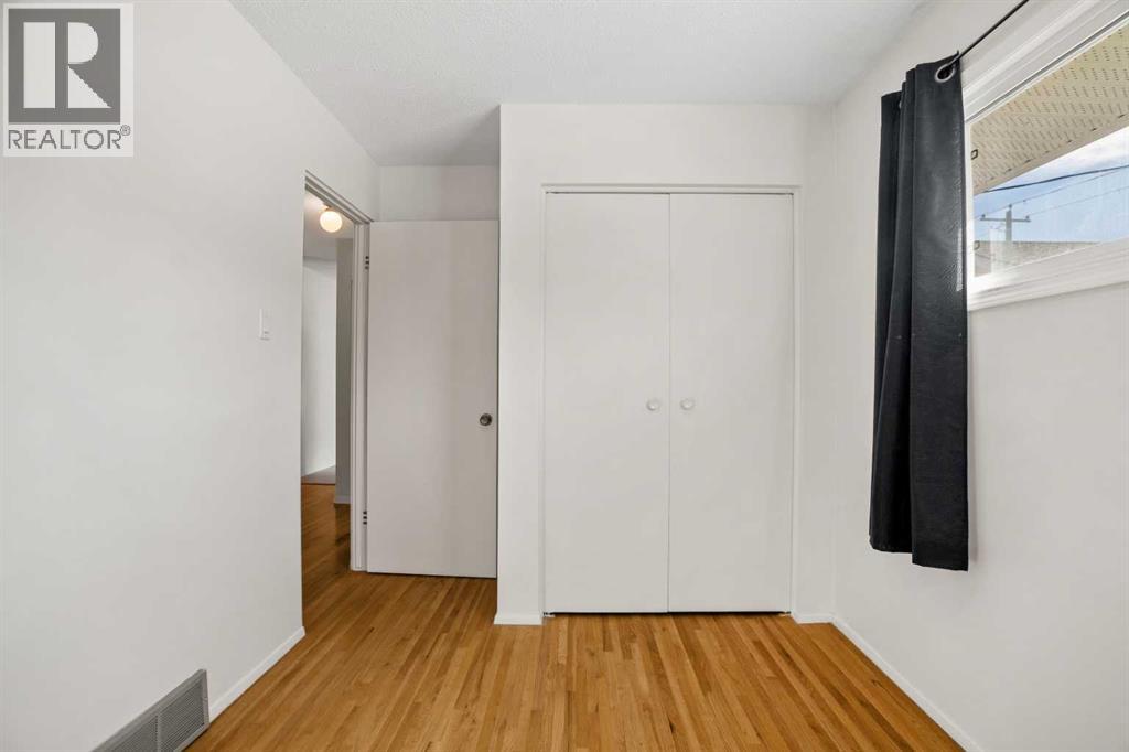 827 Lake Emerald Place Se, Calgary, Alberta  T2J 2J9 - Photo 21 - A2267532