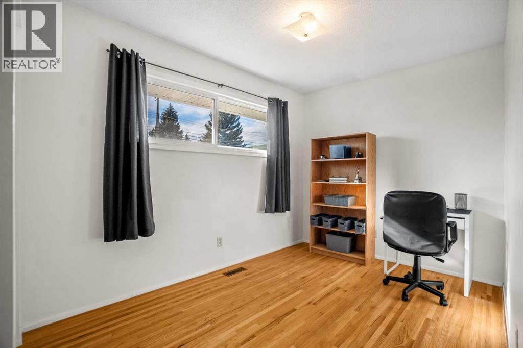 827 Lake Emerald Place Se, Calgary, Alberta  T2J 2J9 - Photo 20 - A2267532