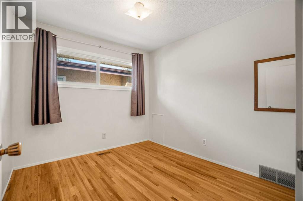 827 Lake Emerald Place Se, Calgary, Alberta  T2J 2J9 - Photo 22 - A2267532