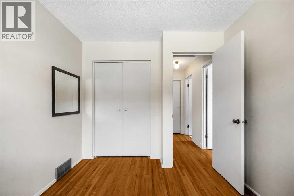 827 Lake Emerald Place Se, Calgary, Alberta  T2J 2J9 - Photo 23 - A2267532