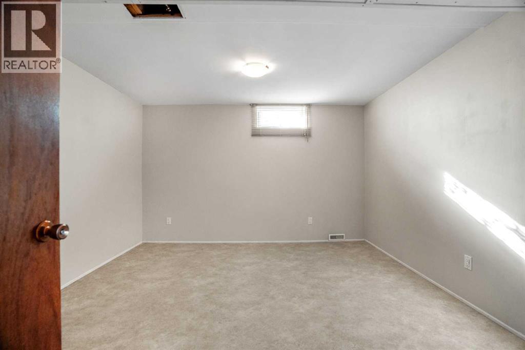 827 Lake Emerald Place Se, Calgary, Alberta  T2J 2J9 - Photo 35 - A2267532