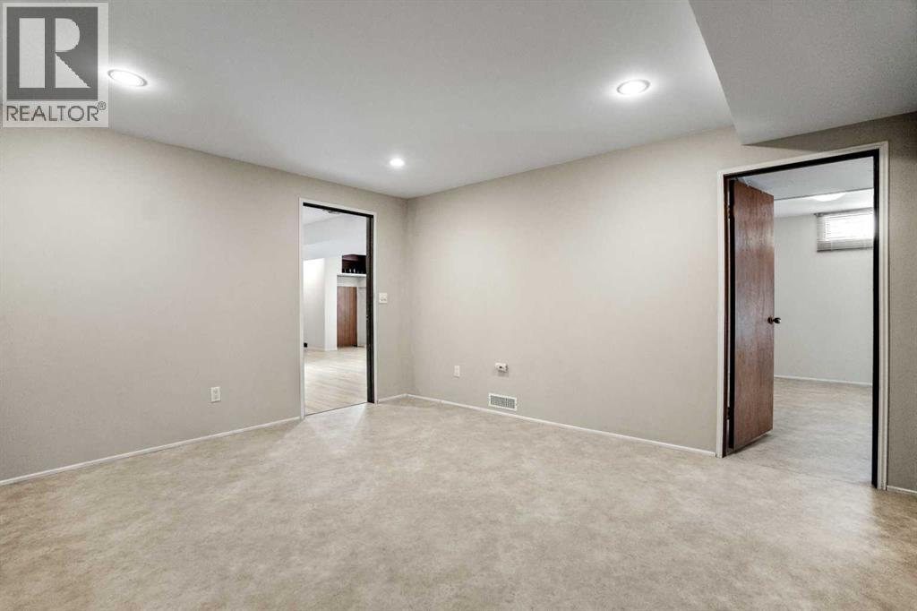 827 Lake Emerald Place Se, Calgary, Alberta  T2J 2J9 - Photo 34 - A2267532