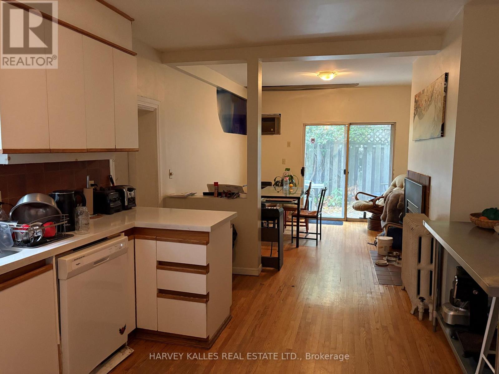 12 Bellevue Avenue, Toronto, Ontario M5T 2N4 - Photo 2 - C12519652