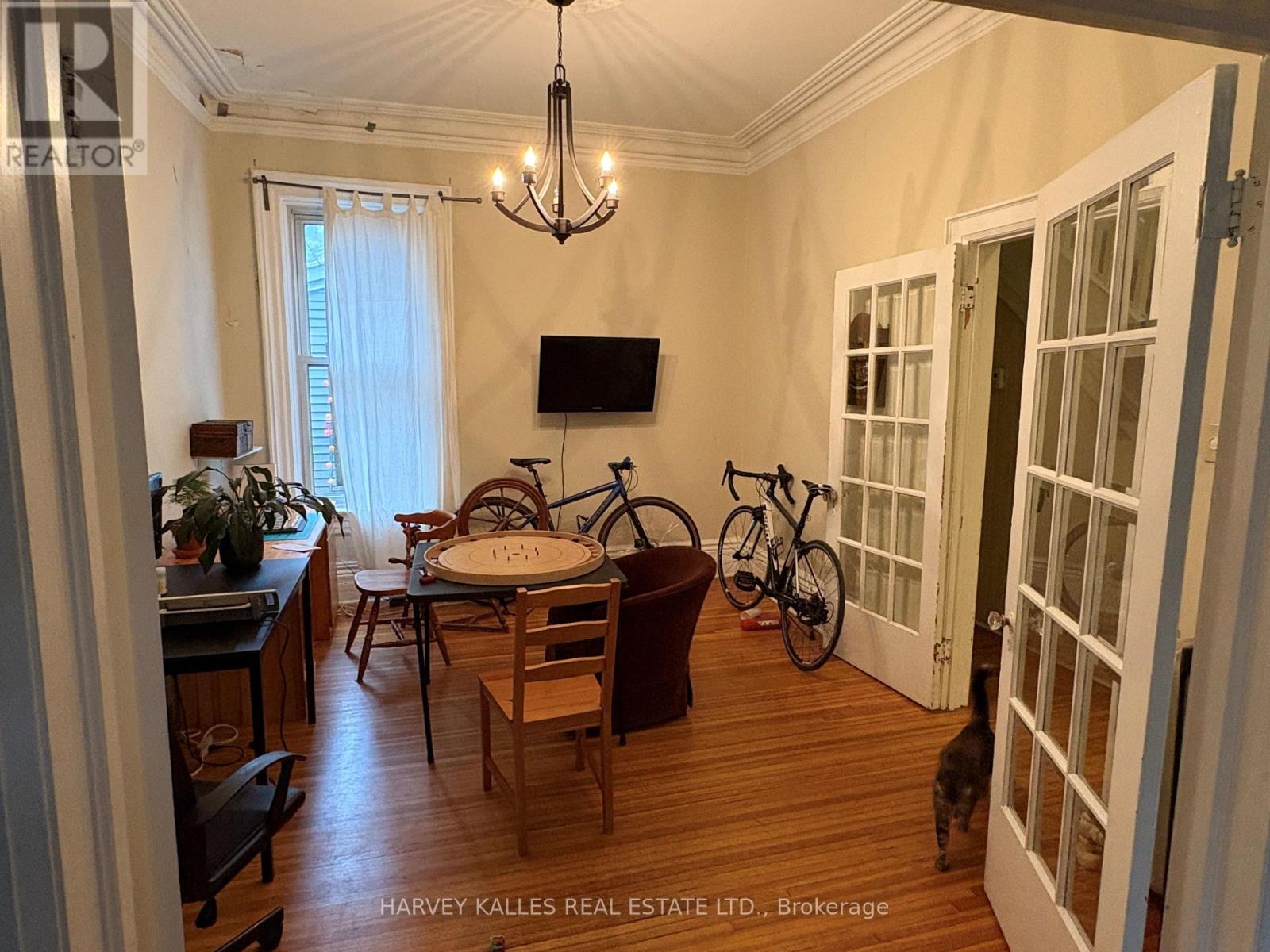 12 Bellevue Avenue, Toronto, Ontario M5T 2N4 - Photo 3 - C12519652