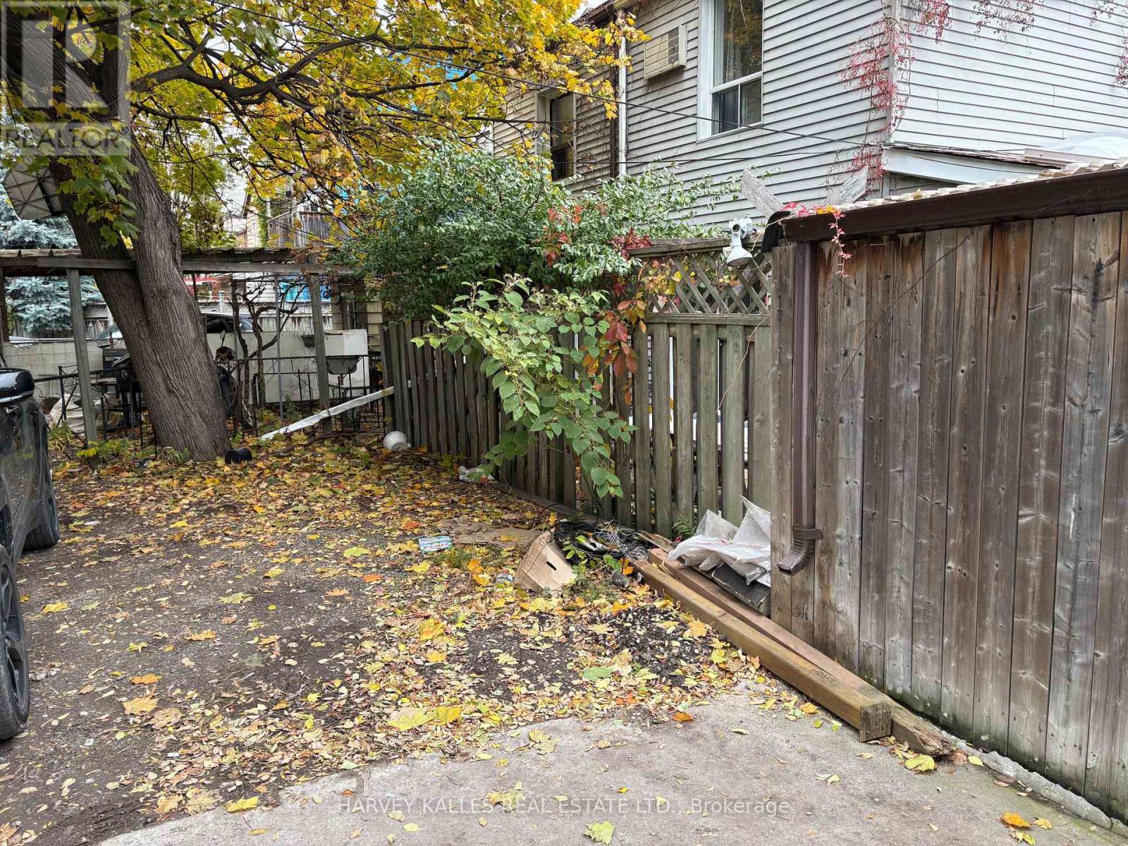 12 Bellevue Avenue, Toronto, Ontario M5T 2N4 - Photo 4 - C12519652