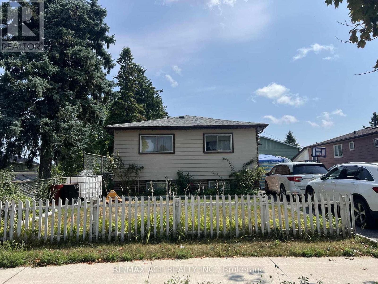 33 CROW TRAIL, Toronto, Ontario