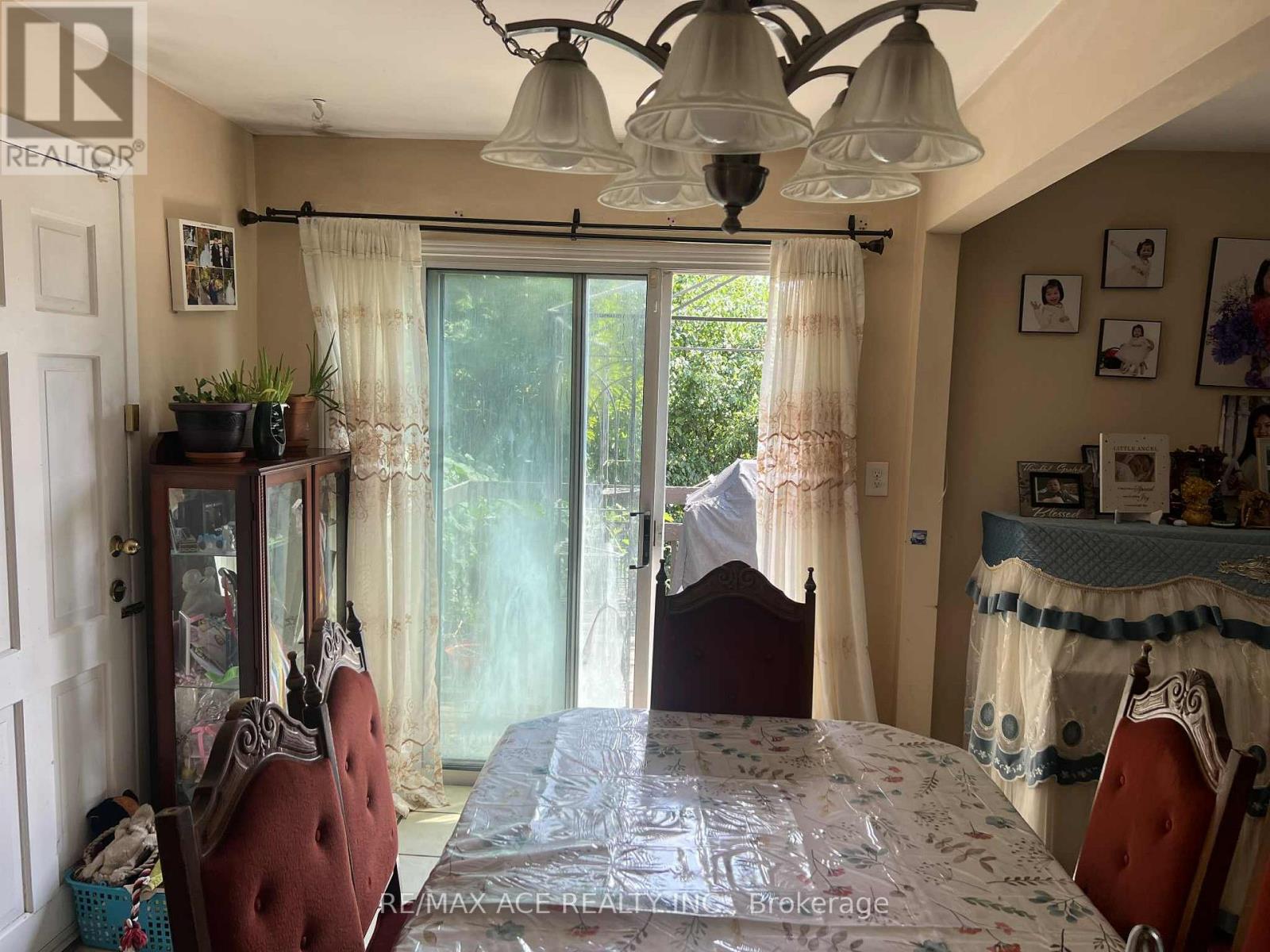 33 Crow Trail, Toronto, Ontario  M1B 1X6 - Photo 6 - E12519700