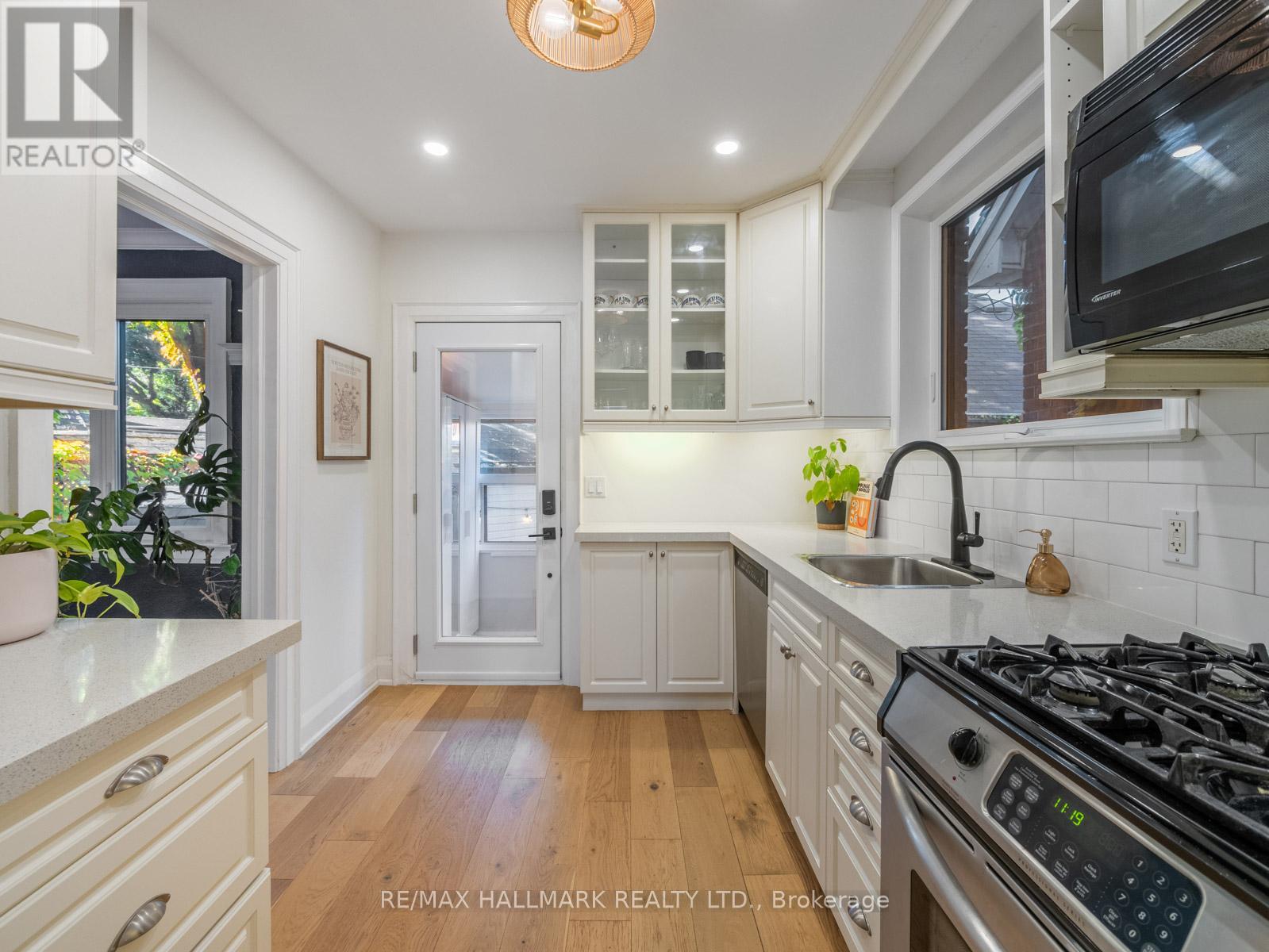 54 Avonlea Boulevard, Toronto, Ontario M4C 5E5 - Photo 17 - E12519724