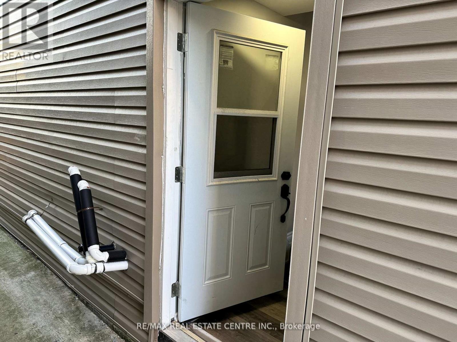 45 Leeming (Bsmt) Street W, Hamilton, Ontario  L8L 5T4 - Photo 2 - X12518682