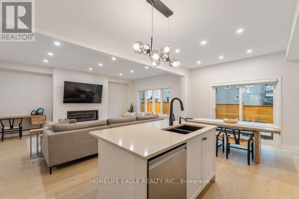 1533 Stovell Crescent, Innisfil, Ontario  L0L 1W0 - Photo 12 - N12519656