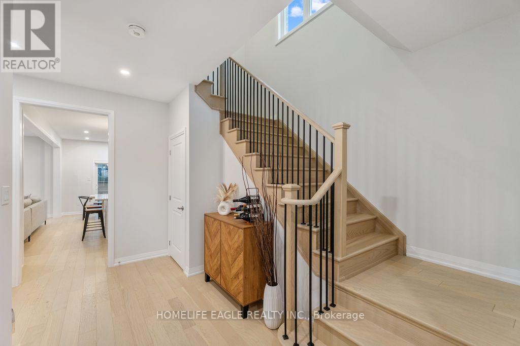 1533 Stovell Crescent, Innisfil, Ontario  L0L 1W0 - Photo 2 - N12519656