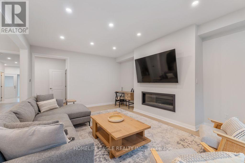 1533 Stovell Crescent, Innisfil, Ontario  L0L 1W0 - Photo 4 - N12519656