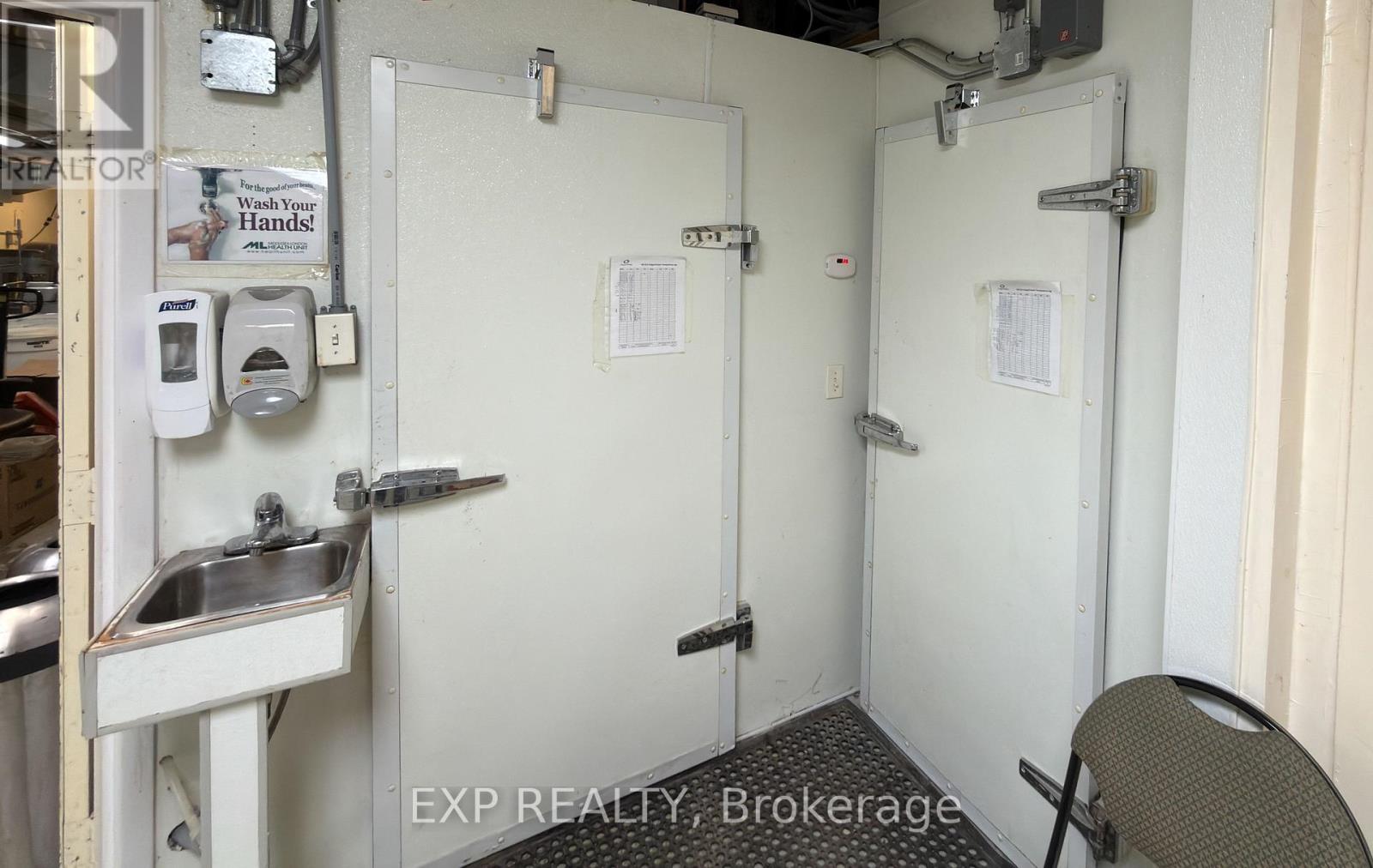 Lower - 222 Wellington Street, London East, Ontario N6B 2L3 - Photo 8 - X12519812