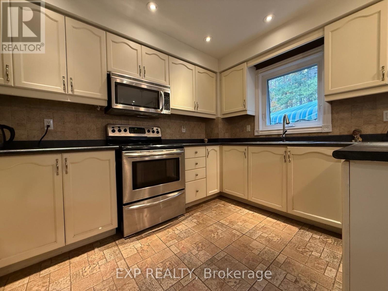 A - 58 Moore Place, Barrie, Ontario  L4N 6N8 - Photo 9 - S12519716