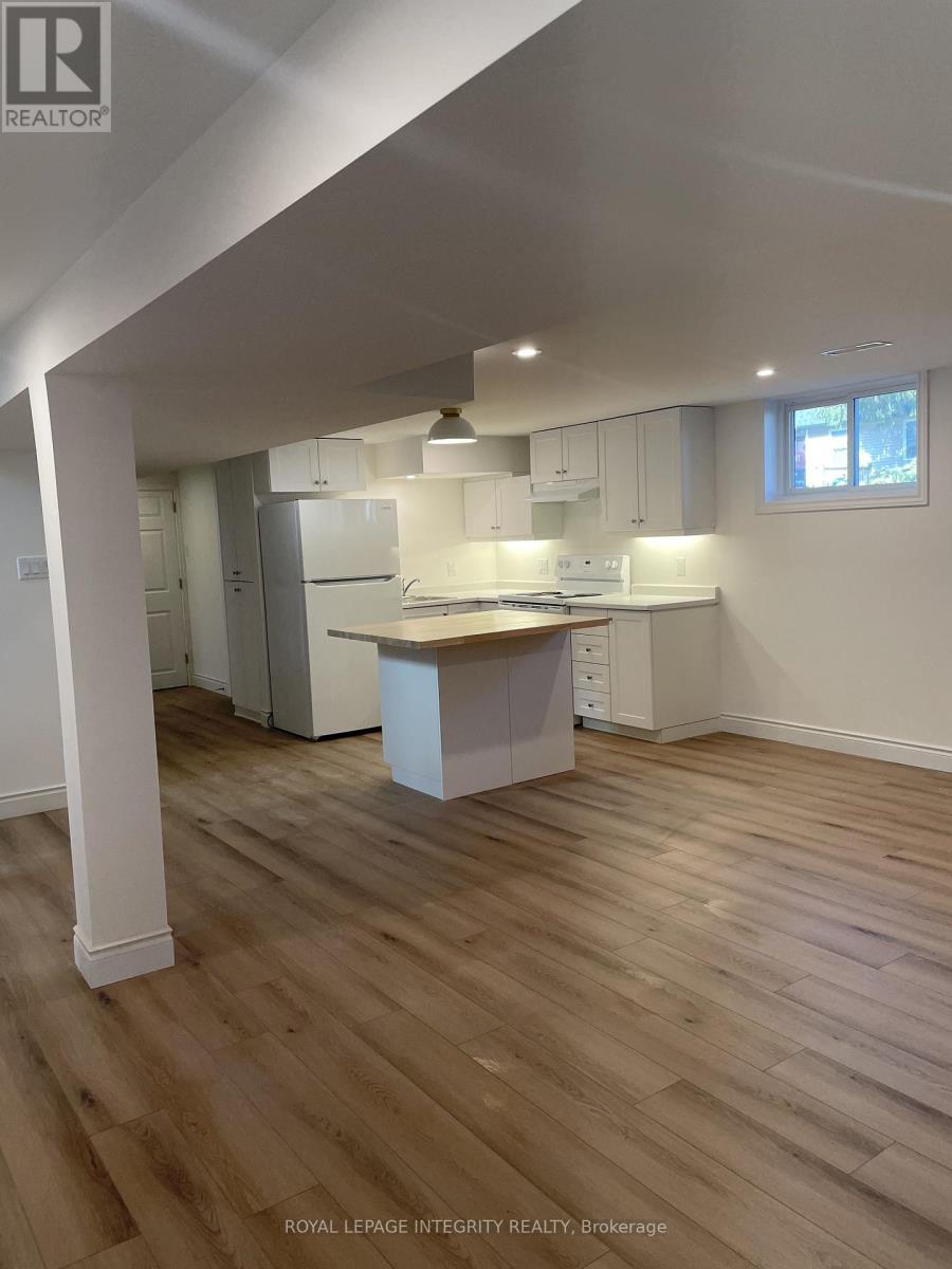 B - 32 Uxbridge Crescent, Ottawa, Ontario  K2L 1P5 - Photo 4 - X12519794