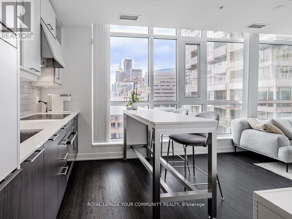 1602 - 30 Nelson Street, Toronto, Ontario  M5V 0H5 - Photo 12 - C12514180