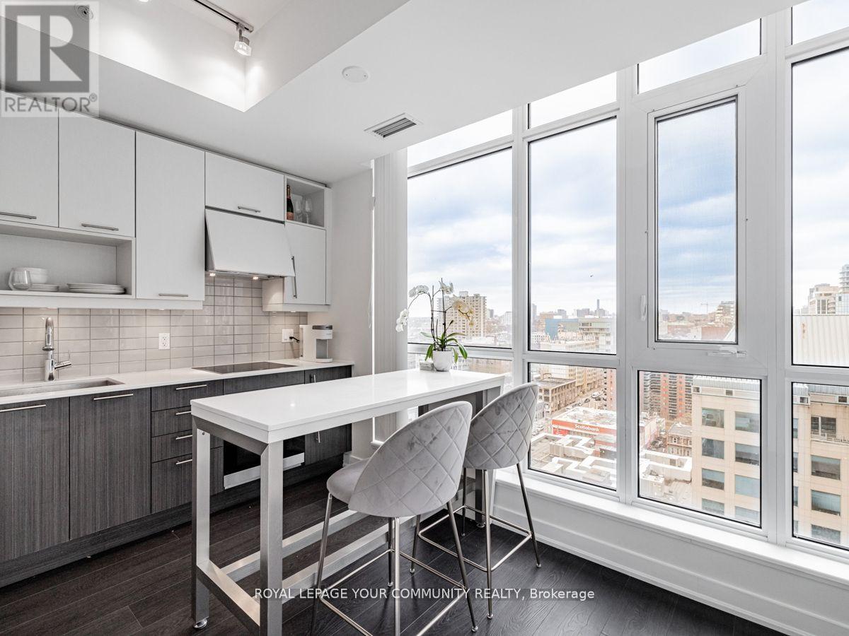 1602 - 30 Nelson Street, Toronto, Ontario  M5V 0H5 - Photo 11 - C12514180