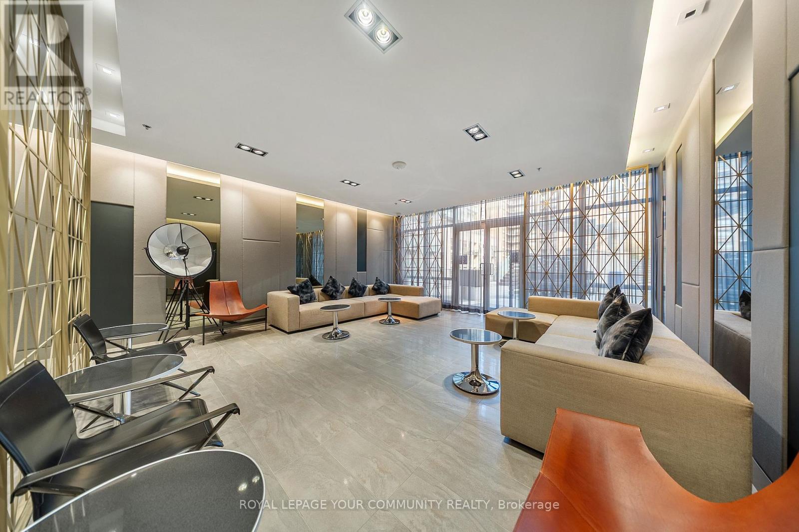 1602 - 30 Nelson Street, Toronto, Ontario  M5V 0H5 - Photo 36 - C12514180