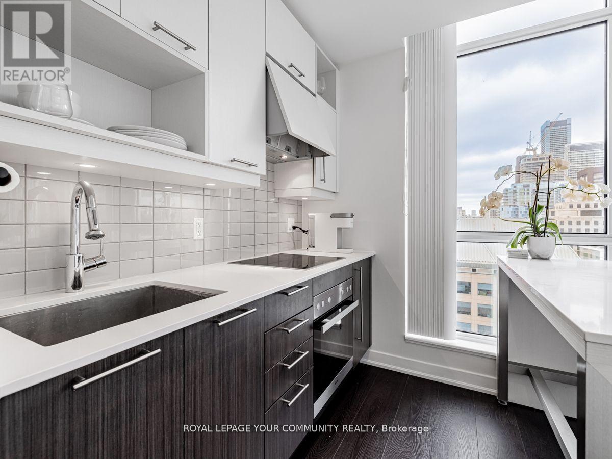 1602 - 30 Nelson Street, Toronto, Ontario  M5V 0H5 - Photo 9 - C12514180