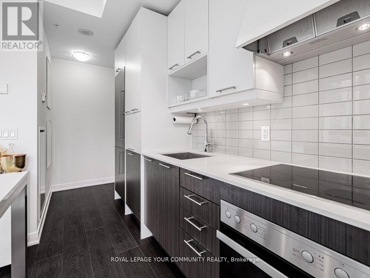 1602 - 30 Nelson Street, Toronto, Ontario  M5V 0H5 - Photo 8 - C12514180