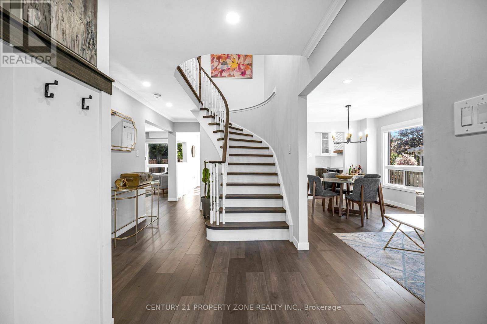 703 Mountjoy Court, Oshawa, Ontario L1K 1W8 - Photo 3 - E12519620