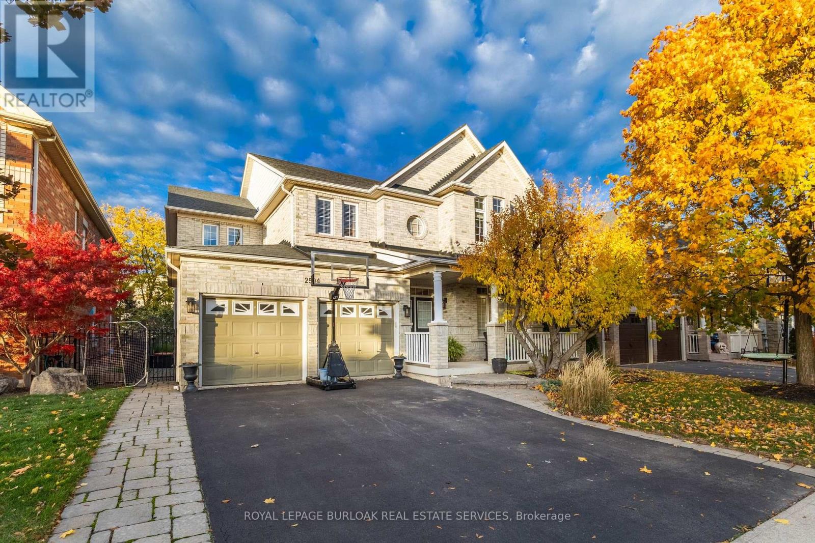 2594 Armour Crescent, Burlington, Ontario  L7M 4T3 - Photo 2 - W12519676