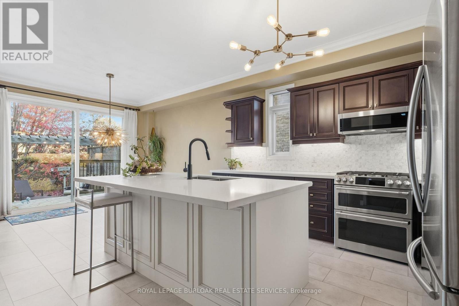 2594 Armour Crescent, Burlington, Ontario  L7M 4T3 - Photo 9 - W12519676