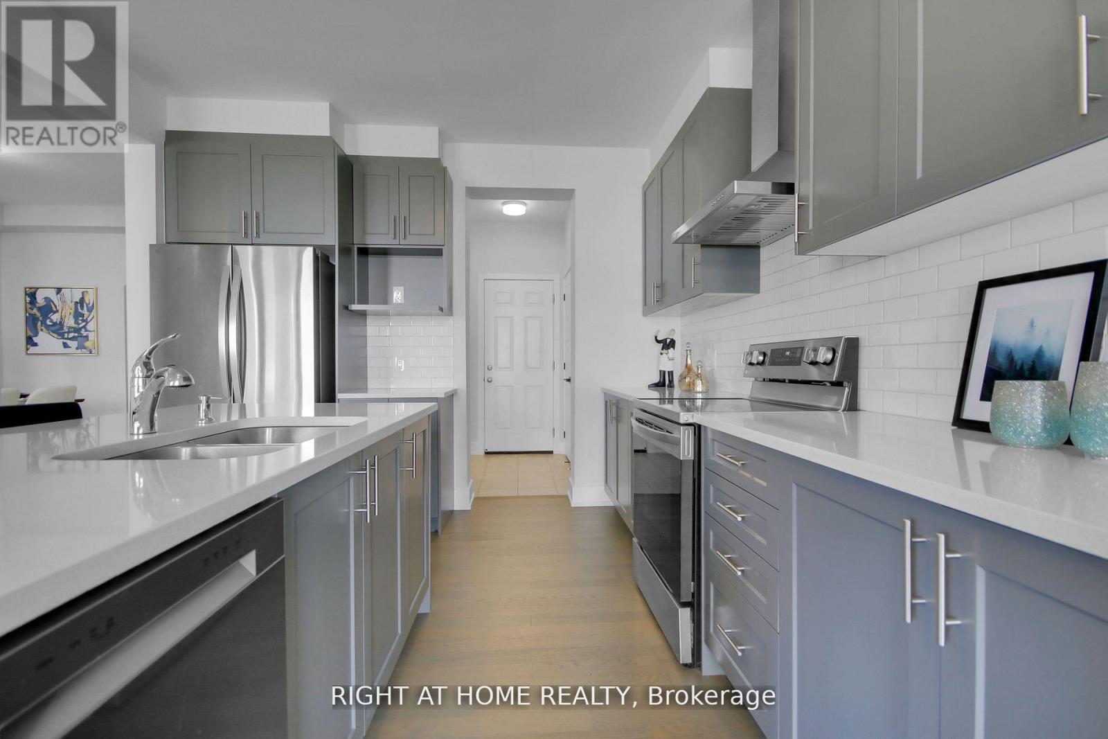 831 Derreen Avenue, Ottawa, Ontario K2S 3A7 - Photo 10 - X12519678