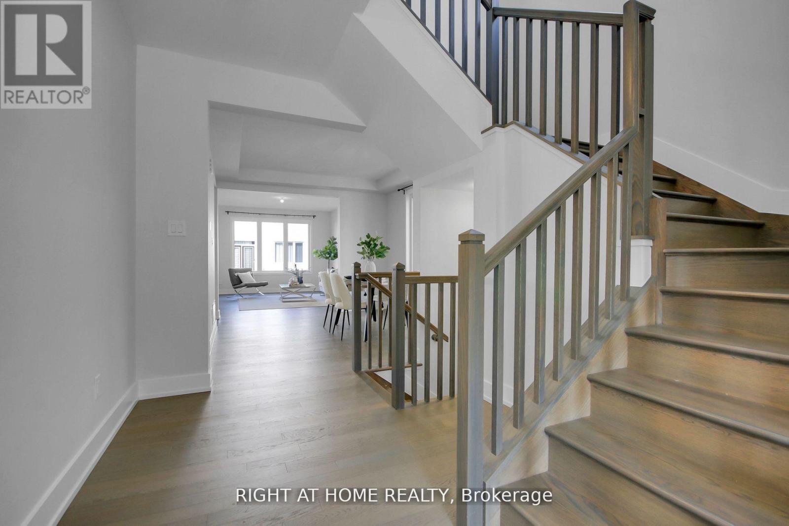 831 Derreen Avenue, Ottawa, Ontario K2S 3A7 - Photo 3 - X12519678