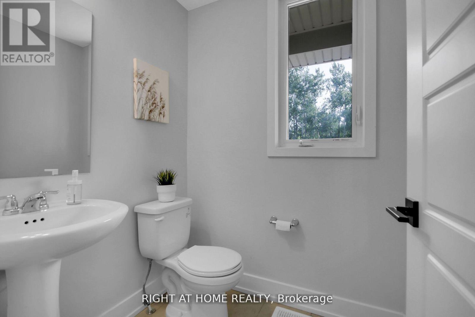 831 Derreen Avenue, Ottawa, Ontario K2S 3A7 - Photo 4 - X12519678