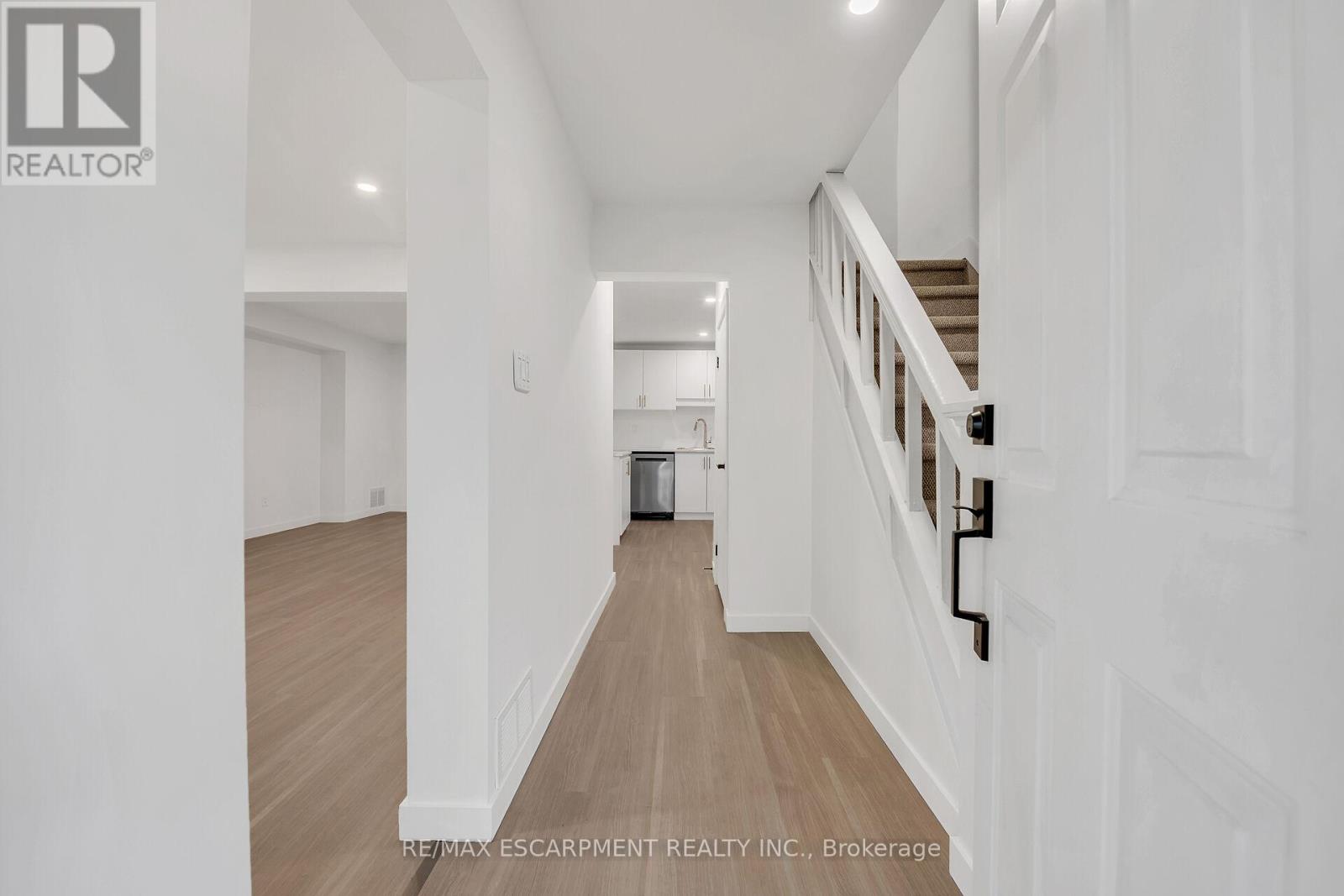 20 Crosthwaite Avenue N, Hamilton, Ontario  L8H 4T9 - Photo 9 - X12519692