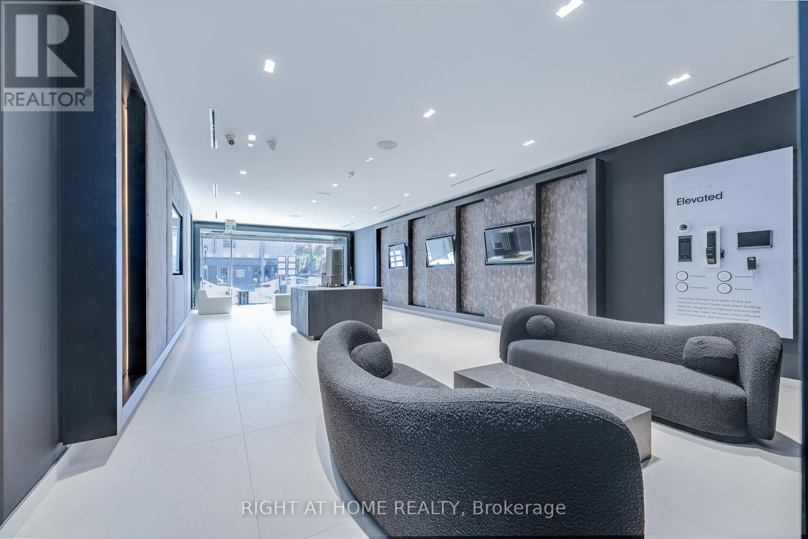 72 Lakeshore Road E, Mississauga, Ontario  L5G 1E1 - Photo 10 - W12496998