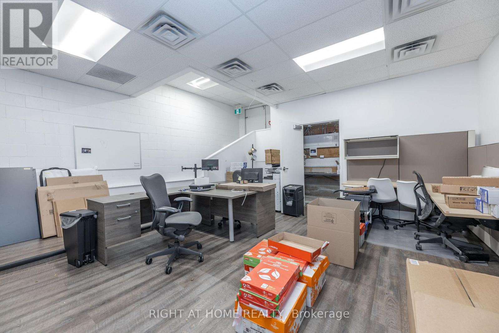 72 Lakeshore Road E, Mississauga, Ontario  L5G 1E1 - Photo 21 - W12496998